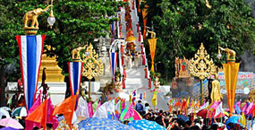 อุทัยธานีจัดงานตักบาตรเทโว-แข่งเรือยาว