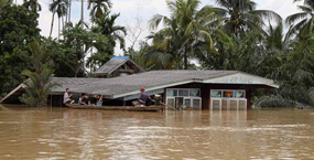 ชาวบ้านคูสว่าง อุบลฯ ร่วม สสส.สร้างบ้านหนีน้ำท่วมซ้ำซาก เผยเป็นบ้านน็อกดาวน์ใช้ได้ 10 ปี