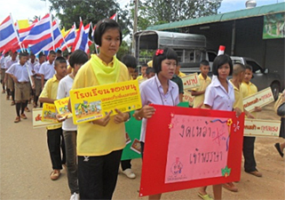 ชาวแปดริ้วกว่าพันคน ร่วมใจเทเหล้าเผาบุหรี่ ฉลองพุทธชยันตี 2600 ปี