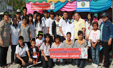 งดเหล้านครนายก ร่วมงานวันเด็ก ชูน้ำดื่มเพื่อสุขภาพแทนน้ำเมา