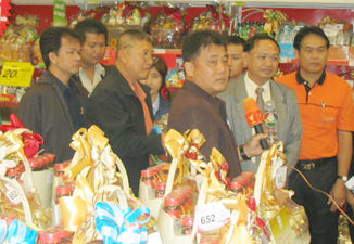 สสจ.จันทบุ​รี ออกตรวจกระ​เช้าปลอดเห​ล้า