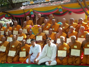 แกนนำงดเหล้าสระแก้วร่วมอุปสมบทปลอดเหล้าเฉลิมพระเกียรติ