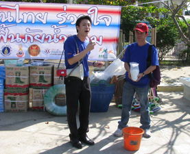 เครือข่ายคนไทยไร้พุงร่วมใจ สานพลังพื้นภัยน้ำท่วม 54