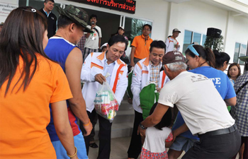 สสส.จับมือศิลปินรุ่นใหญ่ลงพื้นที่ช่วยเหลือผู้ประสบภัยน้ำท่วม