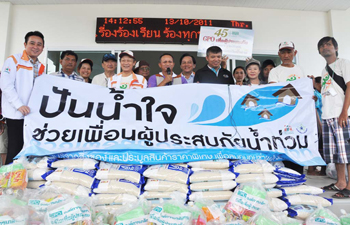 สสส.จับมือศิลปินรุ่นใหญ่ลงพื้นที่ช่วยเหลือผู้ประสบภัยน้ำท่วม