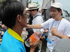 สสส.ปันน้ำใจช่วยผู้ประสบภัยน้ำท่วม “ชัยนาท”