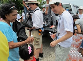 สสส.ปันน้ำใจช่วยผู้ประสบภัยน้ำท่วม “ชัยนาท”