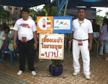 ตามติดงานประเพณีแห่เทียนเข้าพรรษา จ.มุกดาหาร