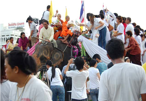 ชาวสุรินทร์ประกาศเจตนารมณ์ งดเหล้าเข้าพรรษา 