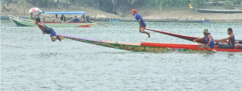 ระนองจัดยิ่งใหญ่งานแข่งขันเรือยาวประเพณี 2554
