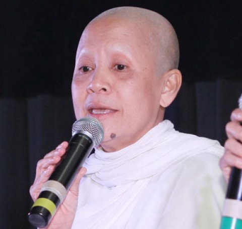 แม่ชีศันสนีย์ เสถียรสุต