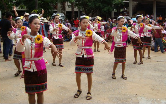 บุญบั้งไฟ อ.พนมไพร รำเซิ้งรณรงค์กระตุ้นงดดื่ม-งดพนัน