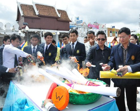 มรภ.นครราชสีมา ชวนน้องใหม่เทเหล้าเผาบุหรี่ เริ้มต้นดีห่างไกลยาเสพติด