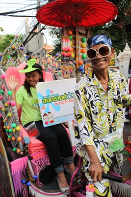ชวนต่างชาติ เล่นน้ำวิถีไทย อย่างปลอดภัย ณ ถนนข้าวสาร
