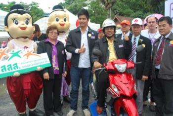 นครศรีธรรมราช จัดใหญ่รณรงค์สวมหมวกนิรภัย 100% 