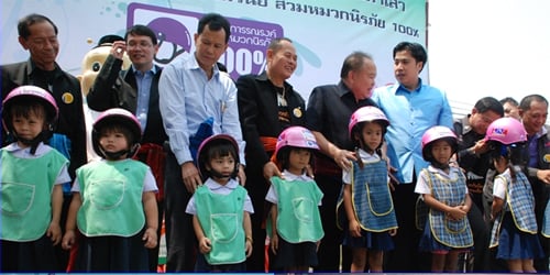 สคอ.-รพ.ท่าเสา จัดกิจกรรมร่วมสร้างเสริมวินัยสวมหมวกนิรภัย 100%