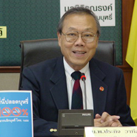 ศ.นพ.ประกิต วาทีสาธกกิจ เลขาธิการมูลนิธิรณรงค์เพื่อการไม่สูบบุหรี่