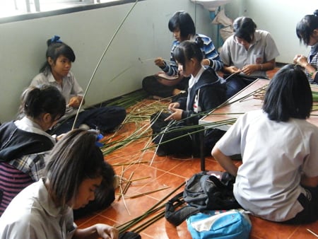 เสื่อกกลายขิด ภูมิปัญญาท้องถิ่น สร้างอาชีพสู่เยาวชน