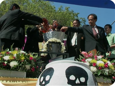 สรรพสามิตเมืองช้างเข้ม รุกทำลายบุหรี่-เหล้าเถื่อน