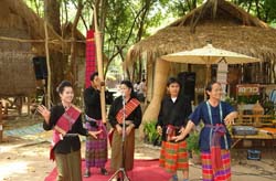 ศรีสะเกษจัดปีใหม่ สี่เผ่าไทยปลอดเหล้า