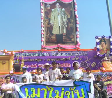 รณรงค์ “เมาไม่ขับ” ในงานแข่งเรือยาว จ.อุดรธานี