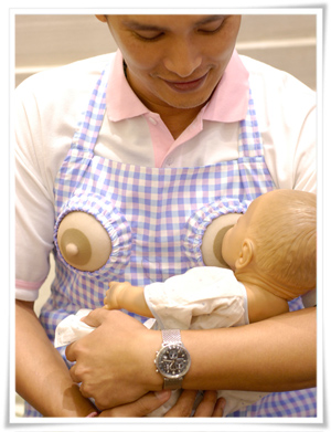 เปิดใจคุณพ่อใส่ ‘เต้าเทียม’ รู้ซึ้งหัวอกแม่รับ ‘สัปดาห์นมแม่โลก 2010’