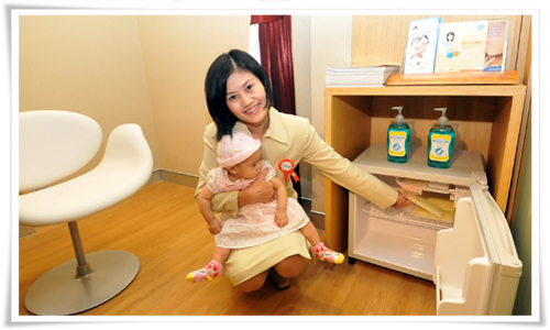 “มุมนมแม่ต้นแบบ” ในสแตนดาร์ดชาร์เตอร์ด