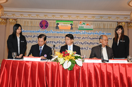 ประมวลภาพงานแถลงข่าว “สกอ.จับมือคณะอนุกรรมการฯหวัด 2009 สสส. รวมพลังป้องกันไข้หวัด 2009”