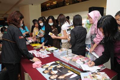 ประมวลภาพการประชุมแลกเปลี่ยนเรียนรู้จากงานประจำสู่งานวิจัย R2R:เพิ่มคุณค่าพัฒนาคนพัฒนาบริการ 16-17 ก.ค.52 ณ รร.ริชมอนด์