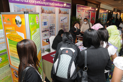 ประมวลภาพการประชุมแลกเปลี่ยนเรียนรู้จากงานประจำสู่งานวิจัย R2R:เพิ่มคุณค่าพัฒนาคนพัฒนาบริการ 16-17 ก.ค.52 ณ รร.ริชมอนด์
