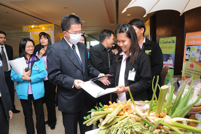 ประมวลภาพการประชุมแลกเปลี่ยนเรียนรู้จากงานประจำสู่งานวิจัย R2R:เพิ่มคุณค่าพัฒนาคนพัฒนาบริการ 16-17 ก.ค.52 ณ รร.ริชมอนด์