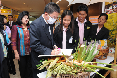 ประมวลภาพการประชุมแลกเปลี่ยนเรียนรู้จากงานประจำสู่งานวิจัย R2R:เพิ่มคุณค่าพัฒนาคนพัฒนาบริการ 16-17 ก.ค.52 ณ รร.ริชมอนด์
