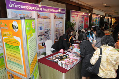 ประมวลภาพการประชุมแลกเปลี่ยนเรียนรู้จากงานประจำสู่งานวิจัย R2R:เพิ่มคุณค่าพัฒนาคนพัฒนาบริการ 16-17 ก.ค.52 ณ รร.ริชมอนด์