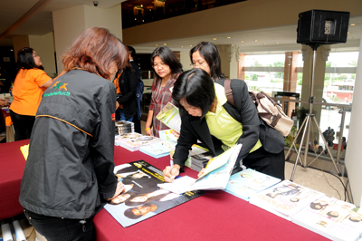 ประมวลภาพการประชุมแลกเปลี่ยนเรียนรู้จากงานประจำสู่งานวิจัย R2R:เพิ่มคุณค่าพัฒนาคนพัฒนาบริการ 16-17 ก.ค.52 ณ รร.ริชมอนด์