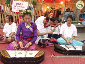 ประมวลภาพเทศกาลล้านนาดนตรีสร้างสุข “ละอ่อนบรรเลง ระมิงค์ขับขาน” วันอาทิตย์ที่ 22 มีนาคม 52 จ.เชียงใหม่