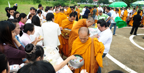 ตักบาตรน้ำนม ลดคนดื่มน้ำเมา