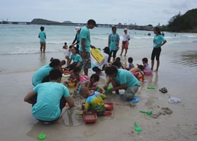 อาสาสมัครพาน้องเที่ยวหาด “โอกาส” ของผู้ให้และผู้รับ