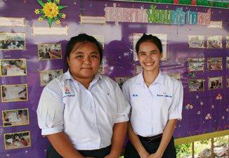 กลอย–สุพัตรา ถิ่นสมบูรณ์ และ บุ๋ม–วิไลวรรณ วงษ์สำราญ 