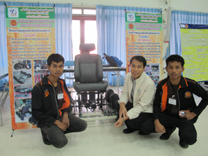 “สิ่งประดิษฐ์หุ่นยนต์ 6 ล้อเพื่อคนพิการ” โดย วิทยาลัยการอาชีพนางรอง