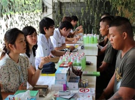 เภสัชกรนเรศวร...ชวนเพื่อนเลิกสูบบุหรี่ 