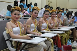 เล่านิทานในความเงียบพัฒนาภาษามือ-สร้างจินตนาการให้เด็กพิการ