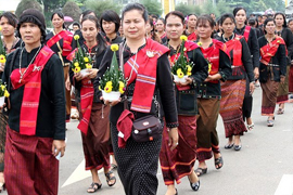 ประเพณีแซนโฎนตา บูชาบรรพบุรุษ