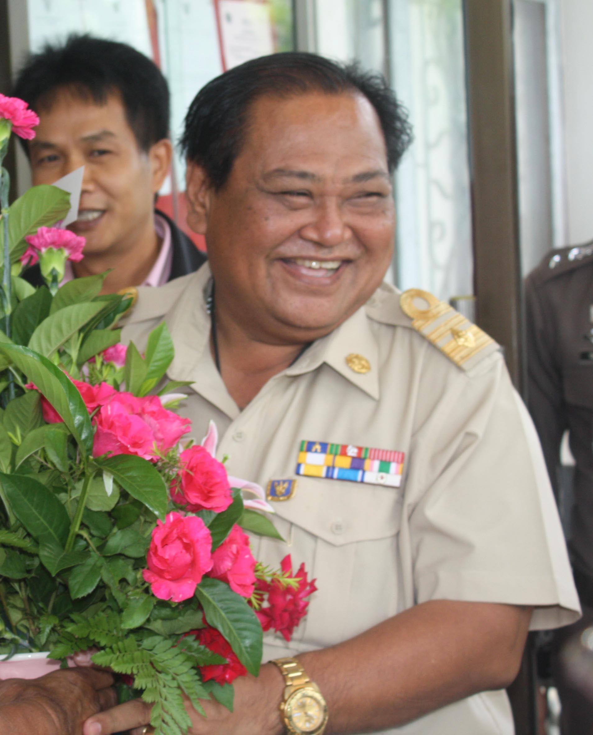 นายสุนทร เข็มนาค 