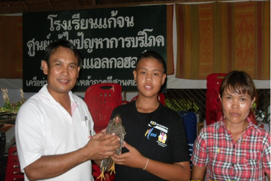 เลี้ยงไก่แจ้ กิจกรรมเชื่อมครอบครัวอบอุ่น รั้วป้องกันภัยน้ำเมา        