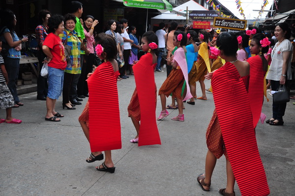 ร่วมสนุกไปในงาน “เดินย้อนยุค สนุกกับวัฒนธรรมบางหลวง ร.ศ.122”