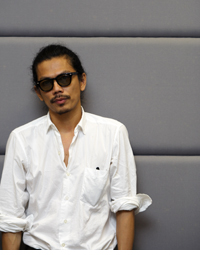 นายจิตต์สิงห์ สมบุญ ดีไซเนอร์จากเกรย์ฮาวน์ 