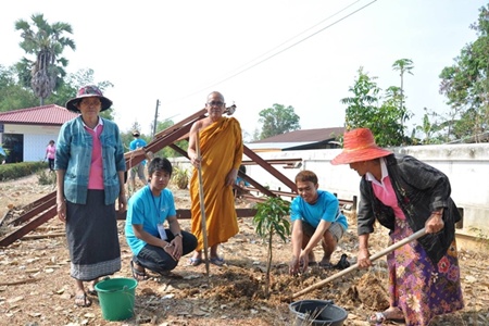 เศรษฐศาสตร์ มข.ออกค่ายอาสาฯ เดินตามรอยพ่อ ฝึกชีวิตพอเพียง