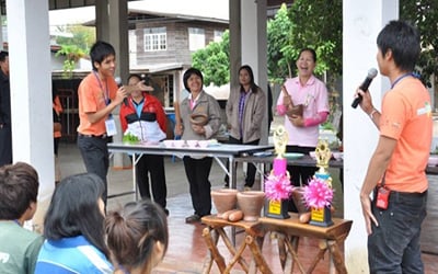 เศรษฐศาสตร์ มข.ออกค่ายอาสาฯ เดินตามรอยพ่อ ฝึกชีวิตพอเพียง