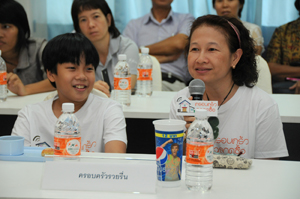 นางนพมาศ รวยรื่น ตัวแทน “ครอบครัวรวยรื่น” 