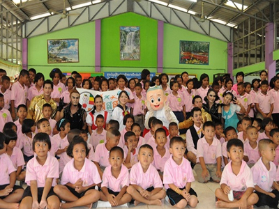 โรงเรียนต้นแบบวิถีพุทธและโรงเรียนสีขาว 